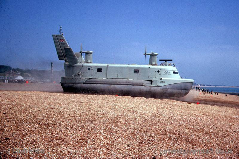 The SRN3 with the Inter-Service Hovercraft Trials Unit, IHTU - Departing (credit: Pat Lawrence).